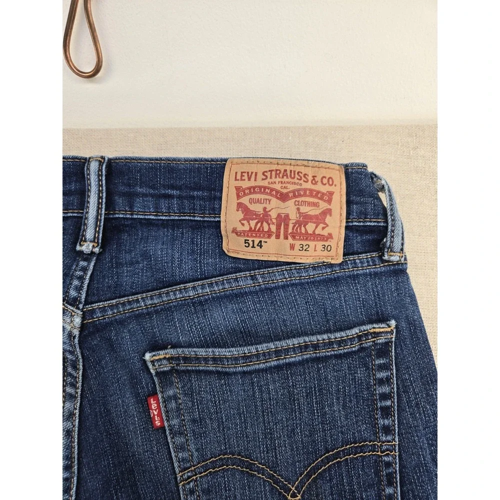 Levi's 514 Jeans Mens 32x30 Blue Medium Wash Straight Denim 5 Pocket Zip Fly
